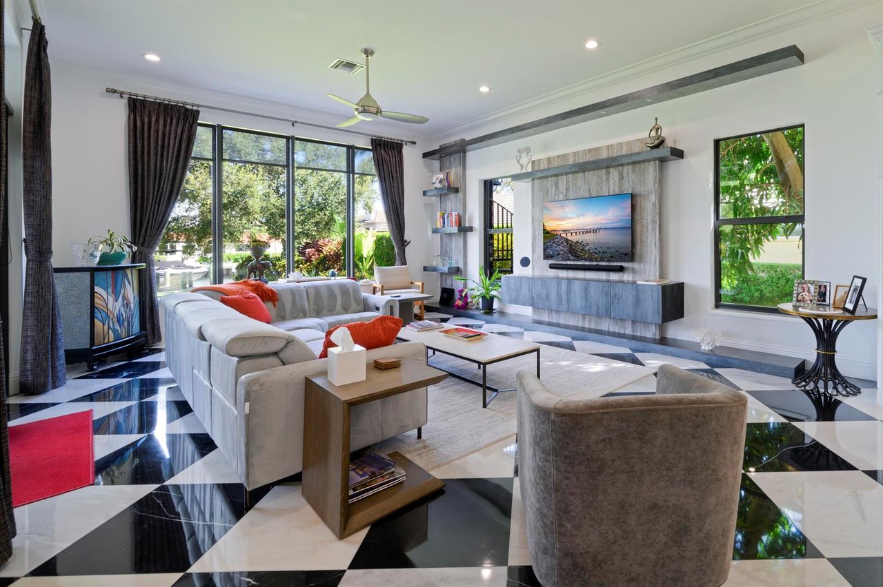 1950 Portage Landing N