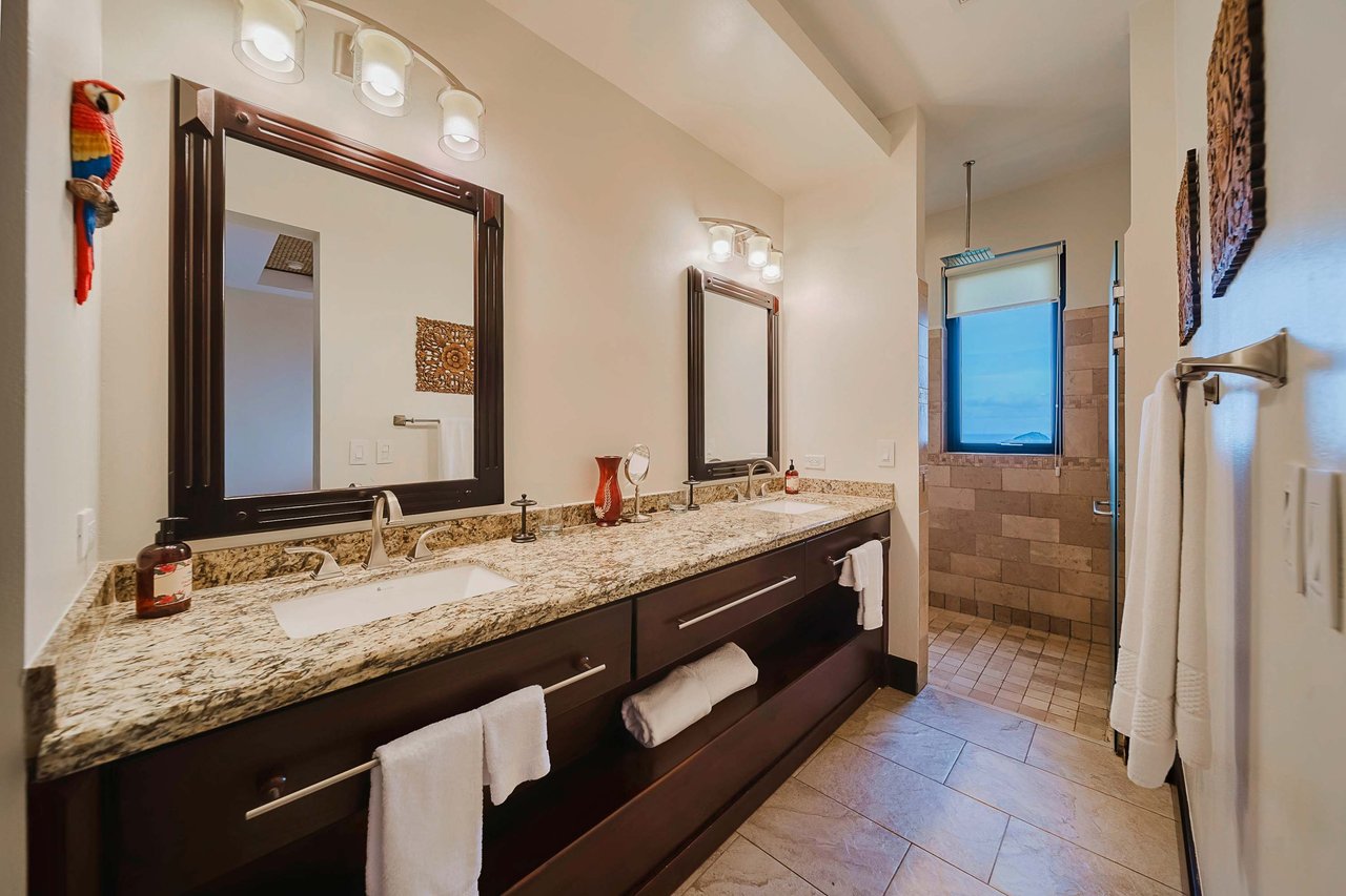 Walk to beach Vista Hermosa Estate Lucrative Contemporary Estate