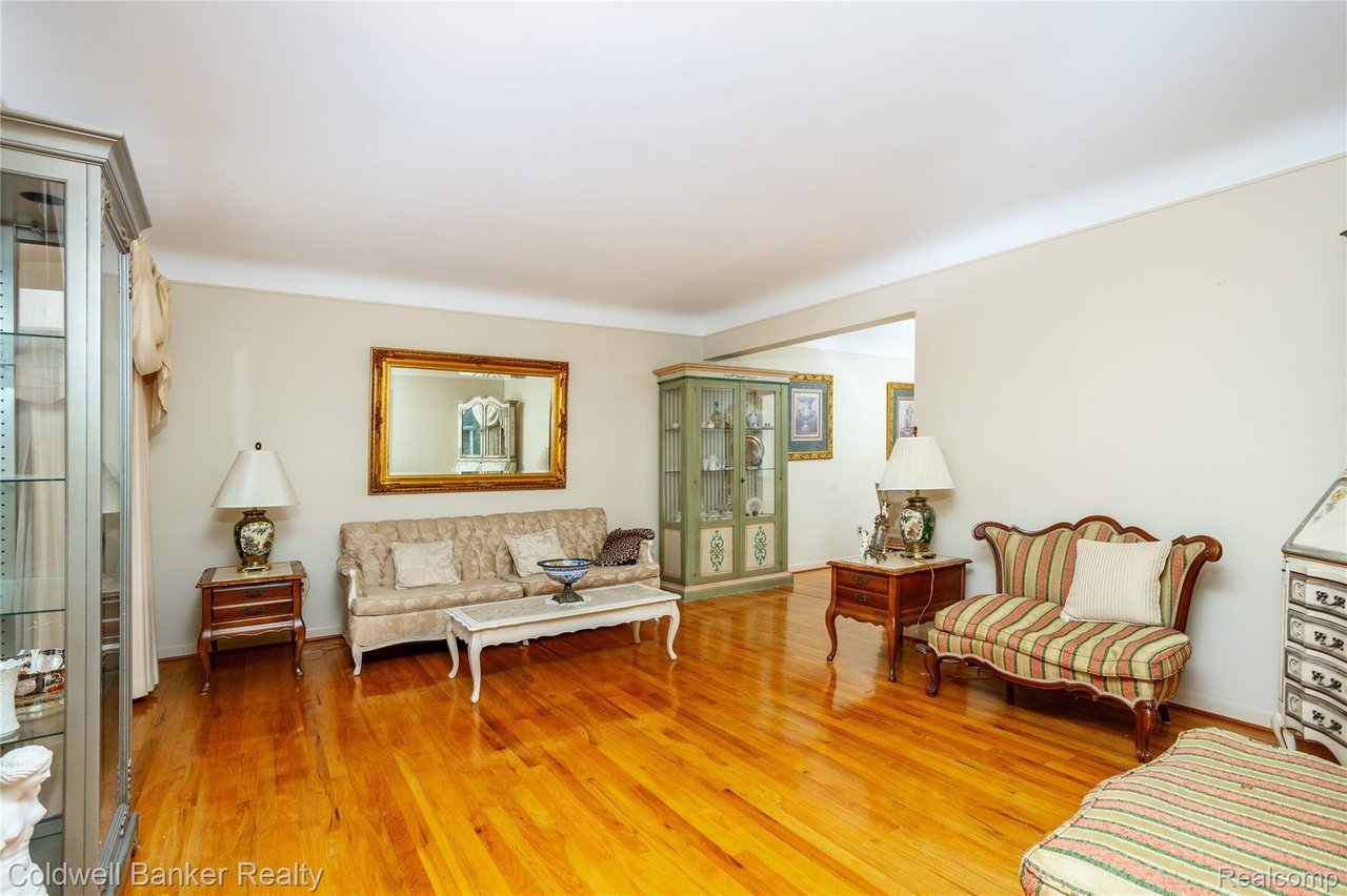20230 Edmunton St