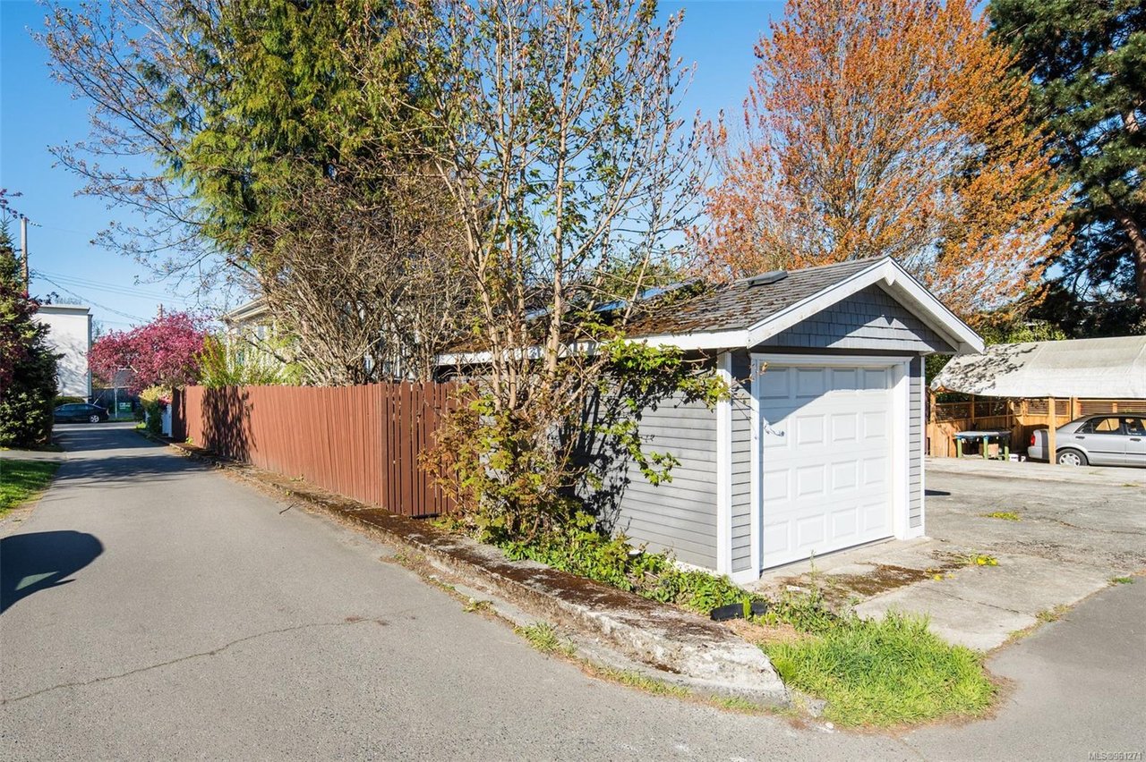 1115/1117 Chapman St