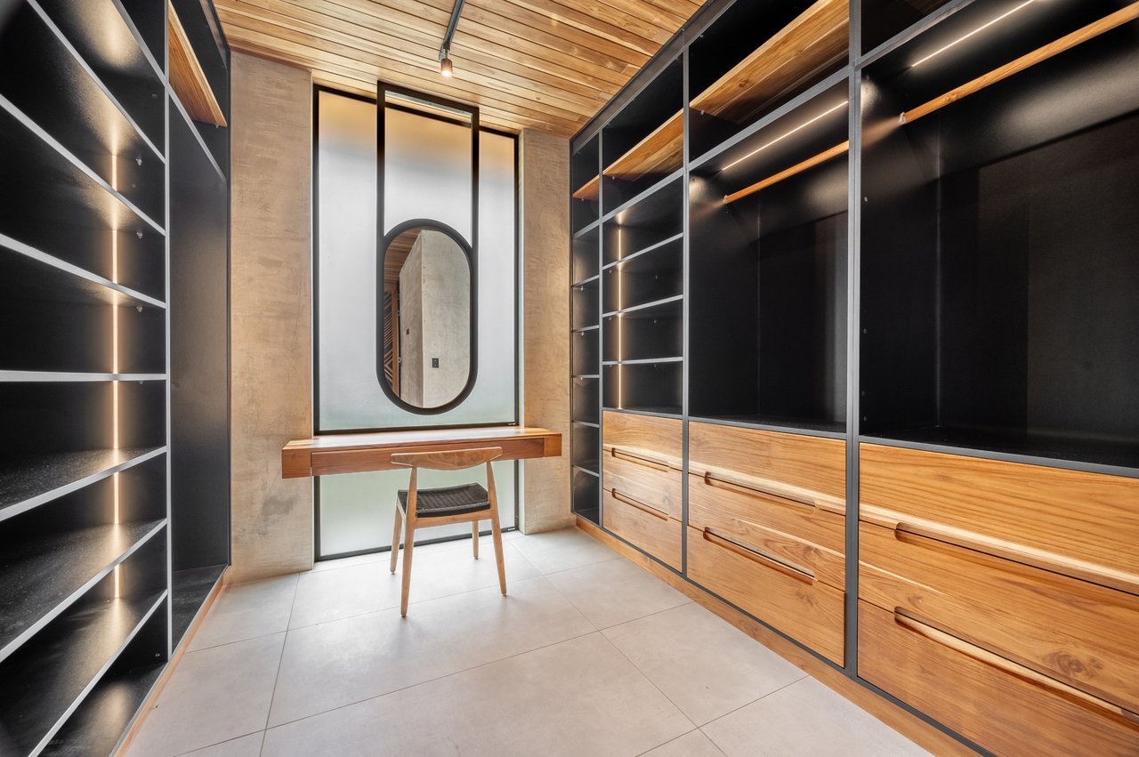 Casa Uchuva | Architectural Harmony of Wood, Stone, and Light