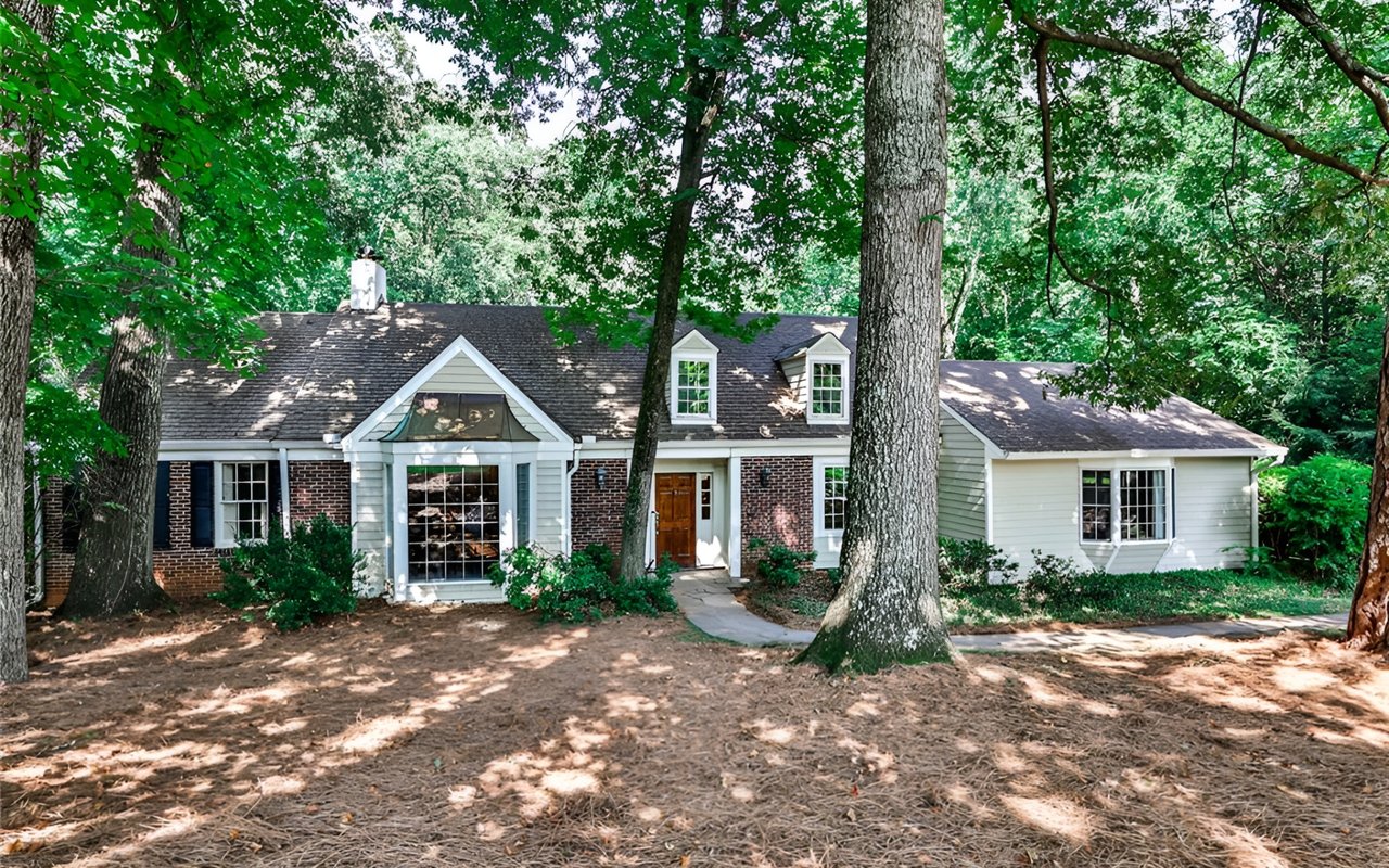 3525 Nancy Creek Road NW – Historic Elegance Meets Equestrian Charm