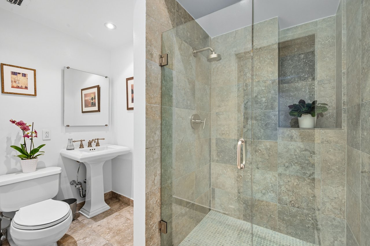 3 Hanover Square, 22B