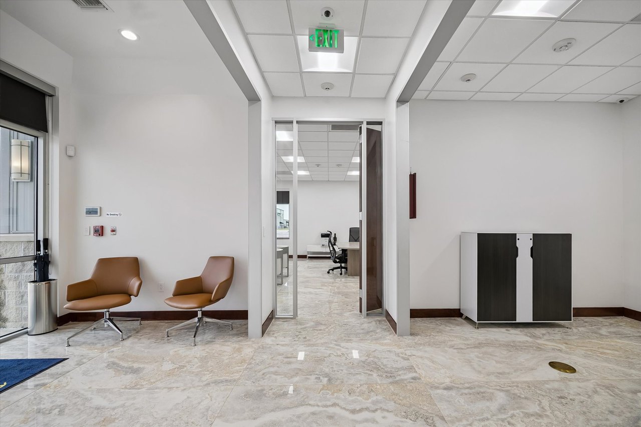 Hangar + Office - Sugar Land Regional Airport (KSGR)