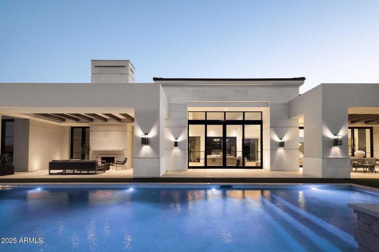 6512 E HUMMINGBIRD Ln