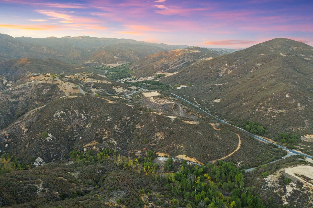 1 La Cresta Highlands Circle