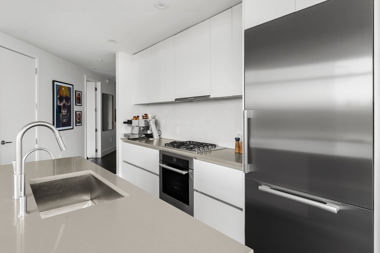 501 West Ave #704