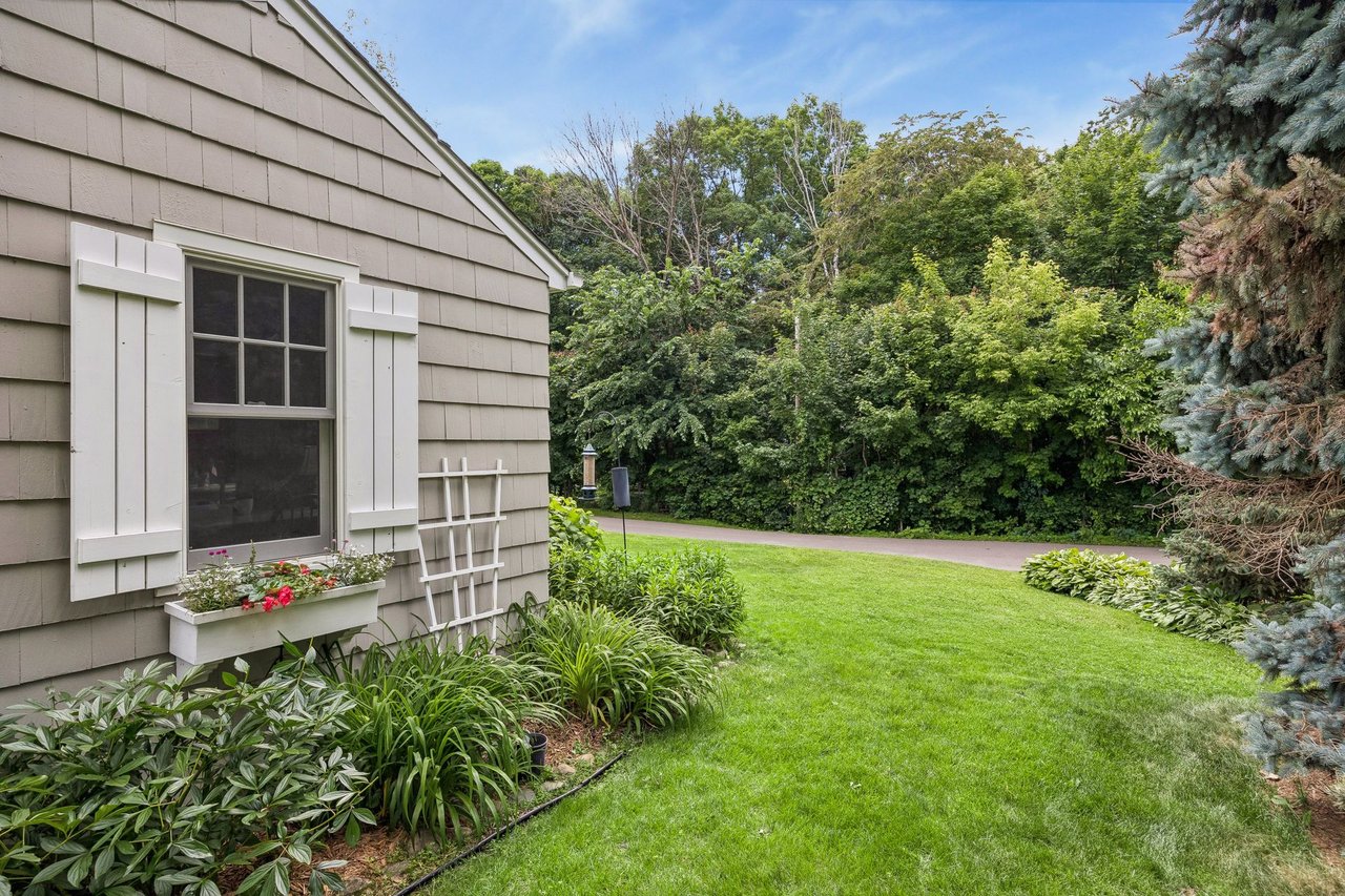 20600 Carson Road, Deephaven