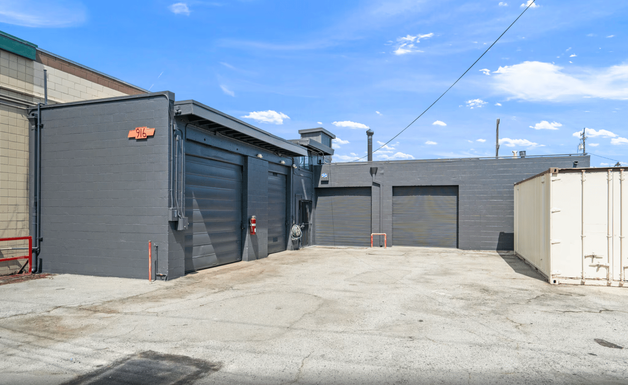 916 CENTER STREET