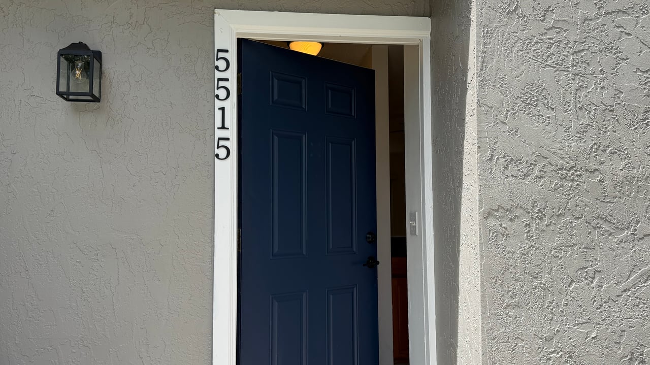 Lake Baldwin Area 2-Bedroom Townhouse for Lease
