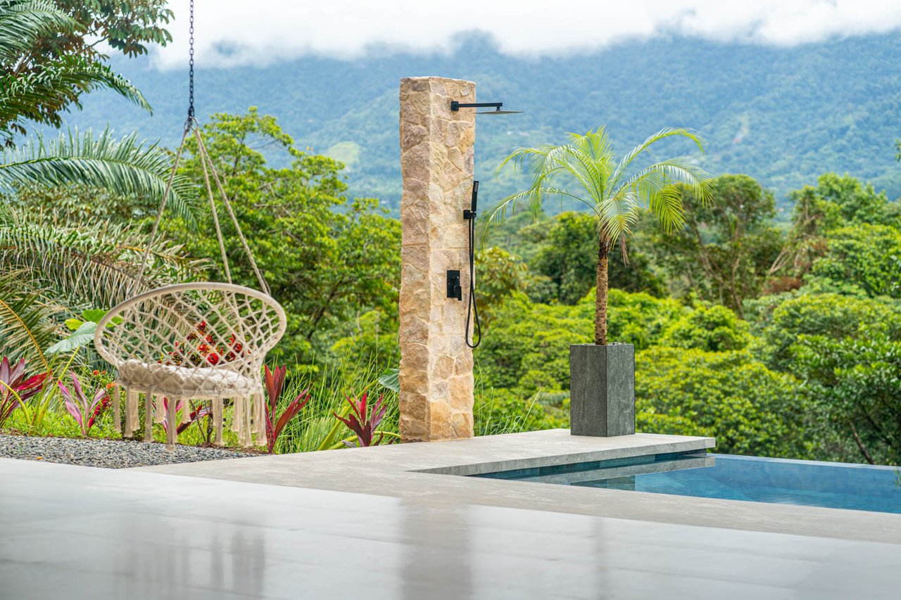 Ojochal Modern Jungle Home with Infinity Pool & Mountain Views