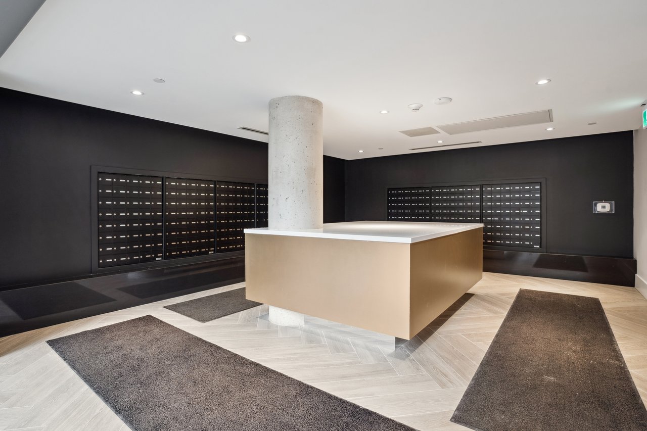720-2450 Old Bronte Road Unit: 720