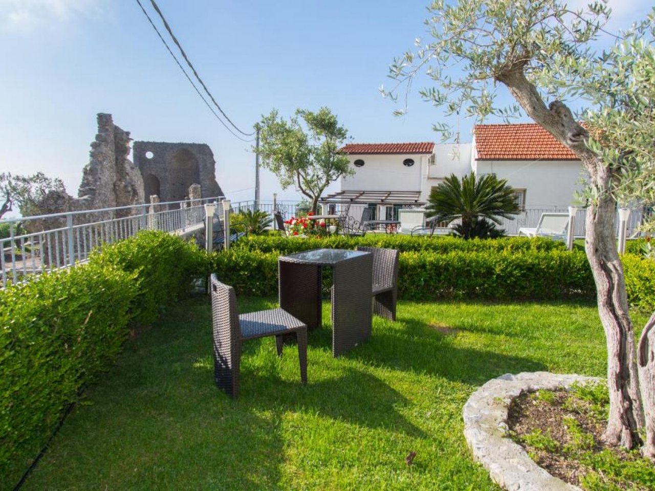 B&B With Swimming Pool and Garden in Scala