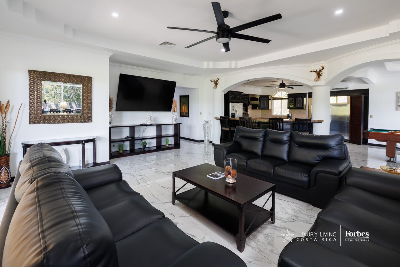 21455 - Remodeled Residence, 10 bedrooms, Near Marina Los Sueños with Views