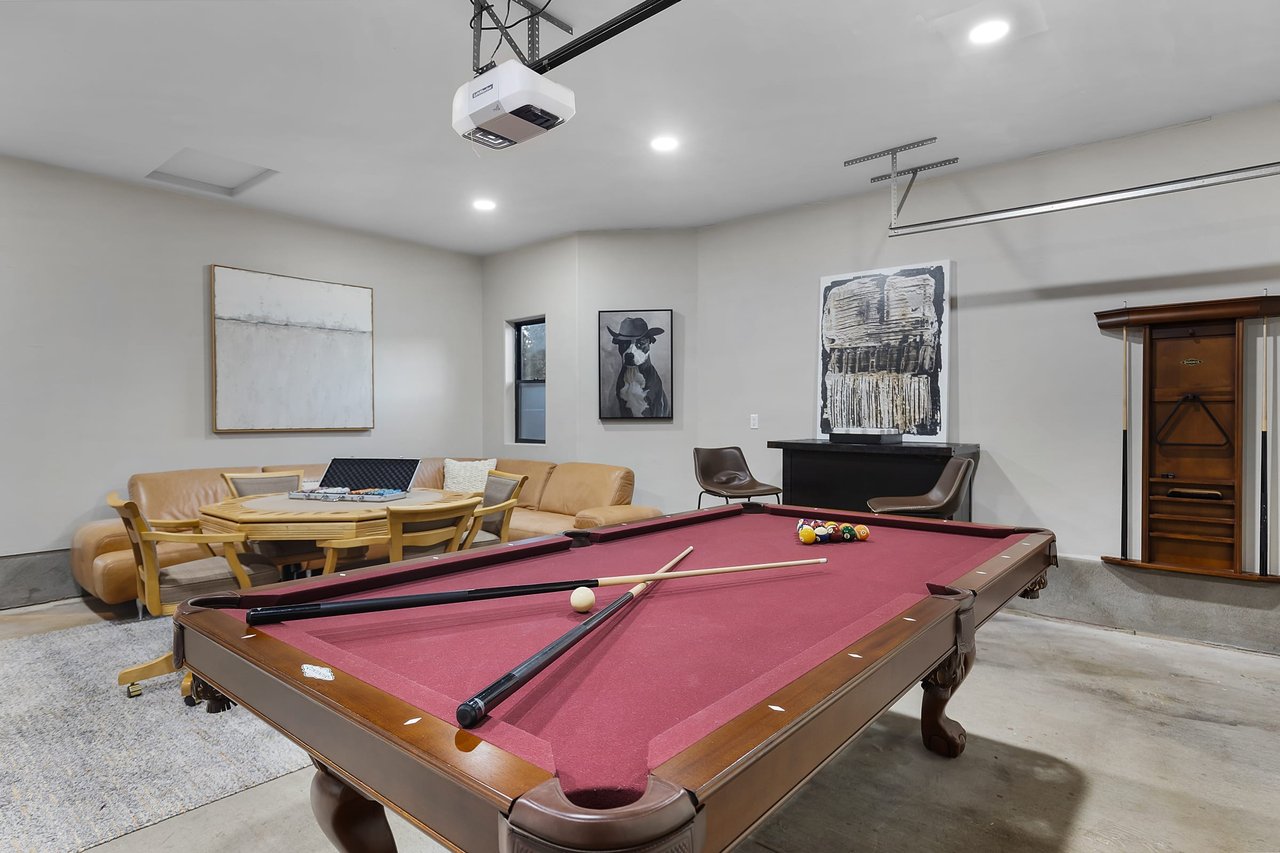 Mammoth Rock Lodge-New Family Home Remodeled, 2 Hot Tubs & Game Room
