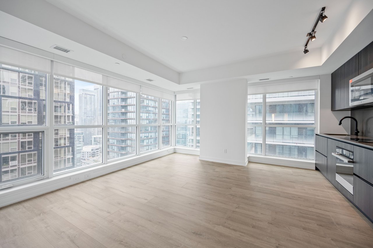 327 King Street W Unit: 3703