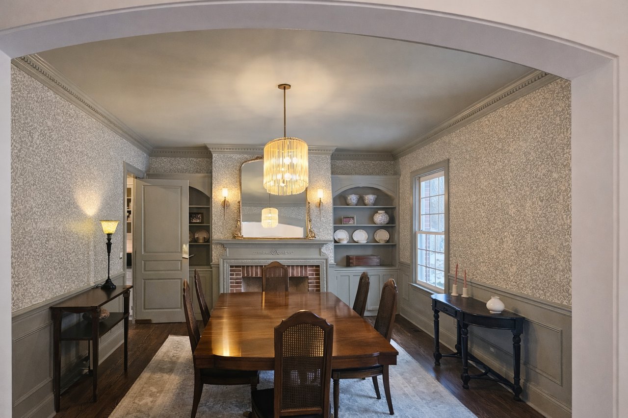 	8010 Greenbriar Ct, Burr Ridge