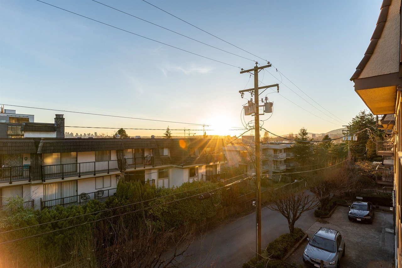 307 W 2nd St, #211