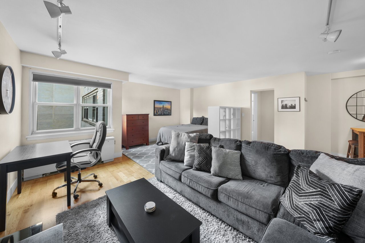 101 W 12TH Street 9Z