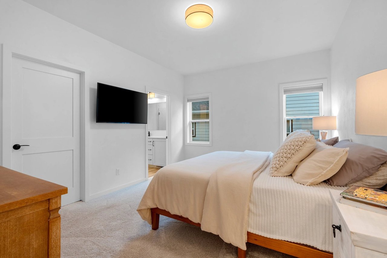 Ellis Hills - Howard Condo