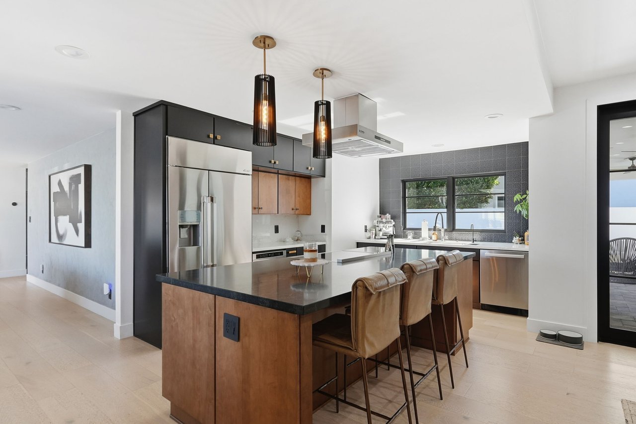 3901 E WELDON Avenue