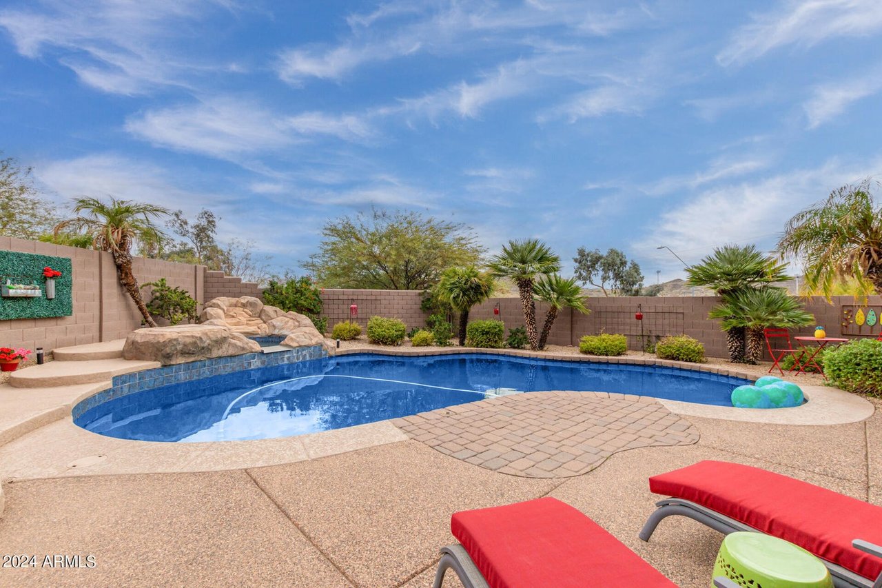 1540 E Villa Theresa