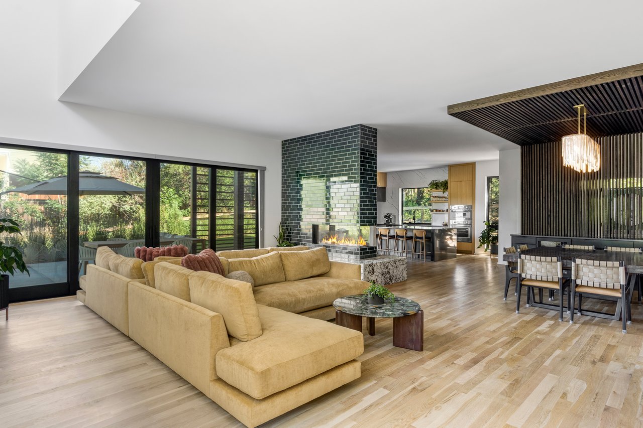 2885 Island Drive