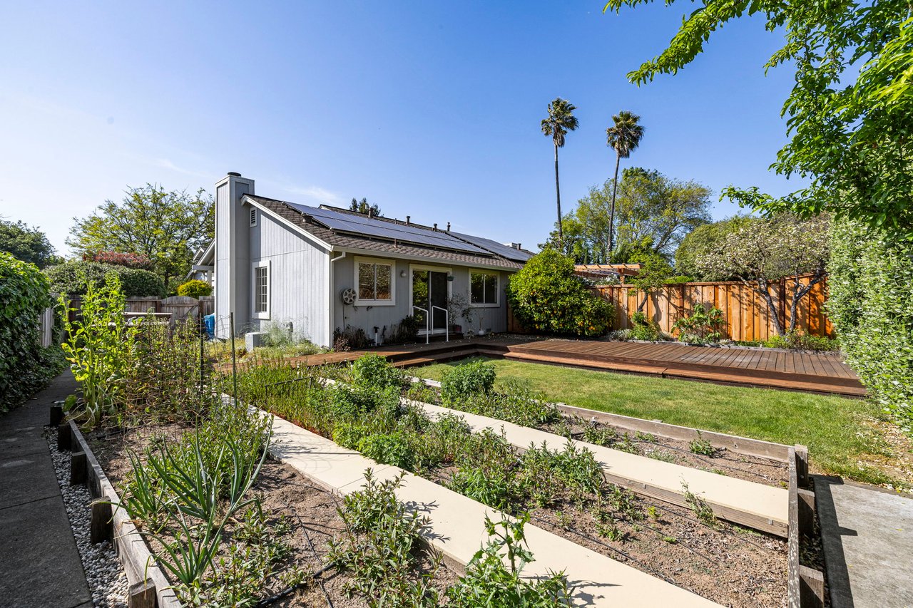 Charming Single-Level PUD in Petaluma’s Sought-After Morningstar Community