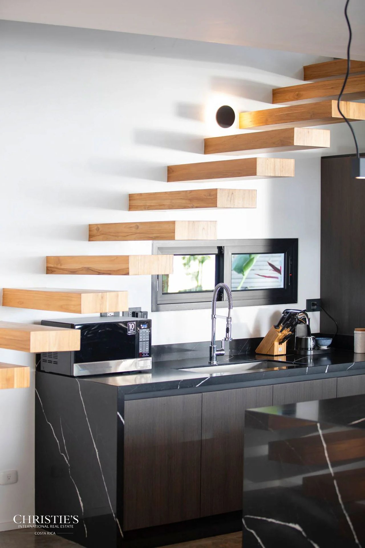 Coastal Estate with Two Villas and Dramatic Ocean Views