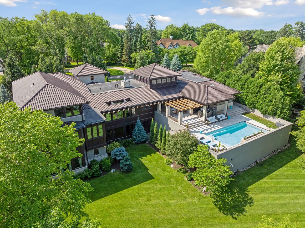 8 Circle W, Edina