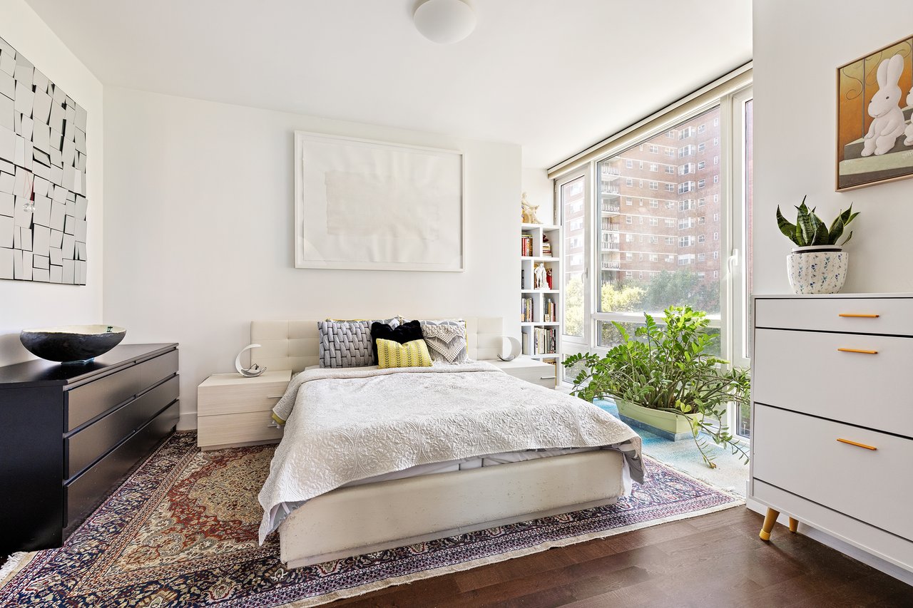 Chic Corner unit in Chelsea