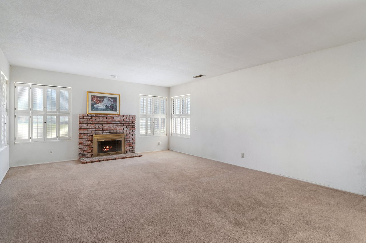 20425 Avenida Castilla
