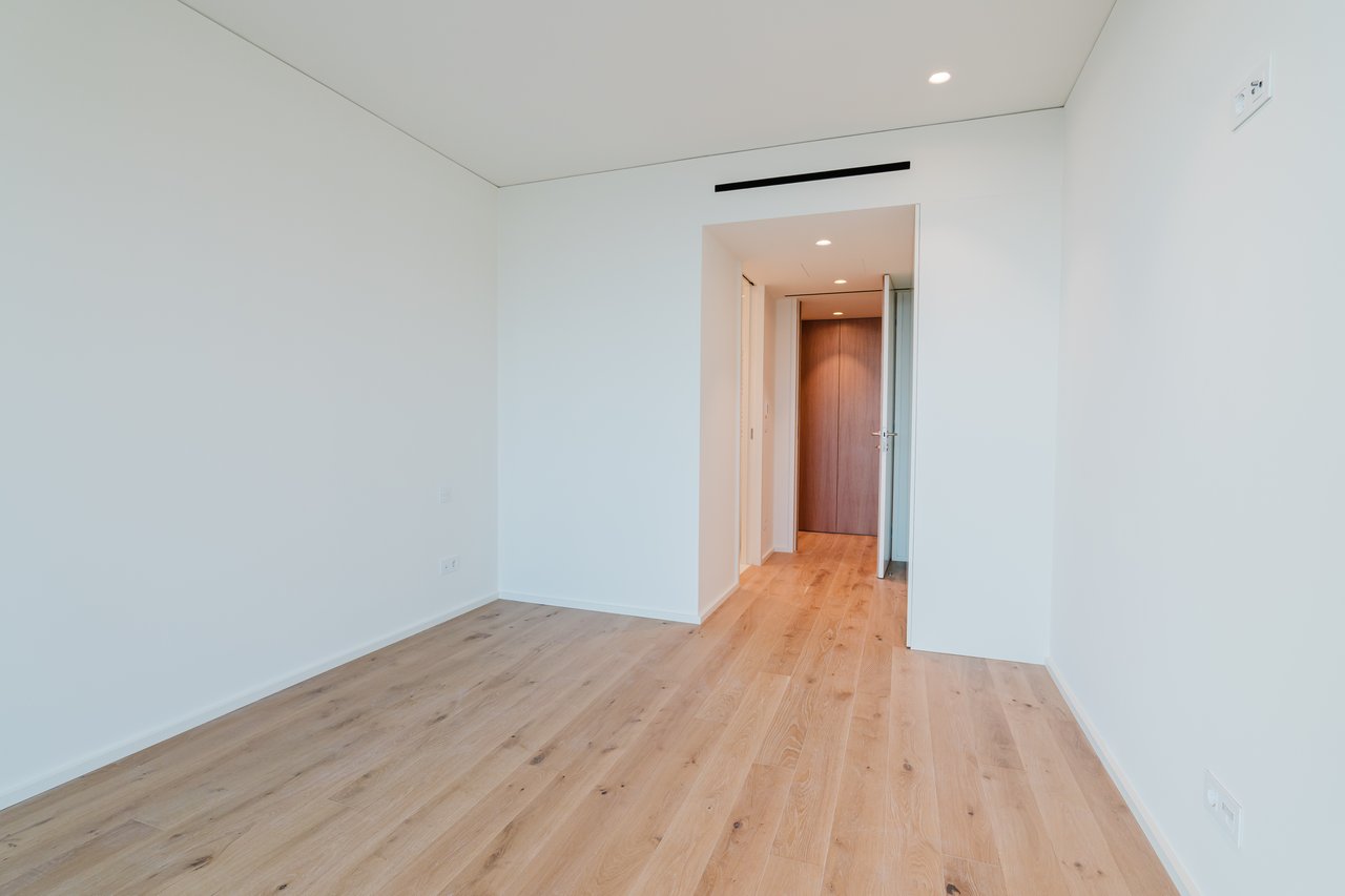 Elegant 3-Bedroom Sea-View Apartment with Large Terrace & Rooftop Pool in Vila Nova de Gaia