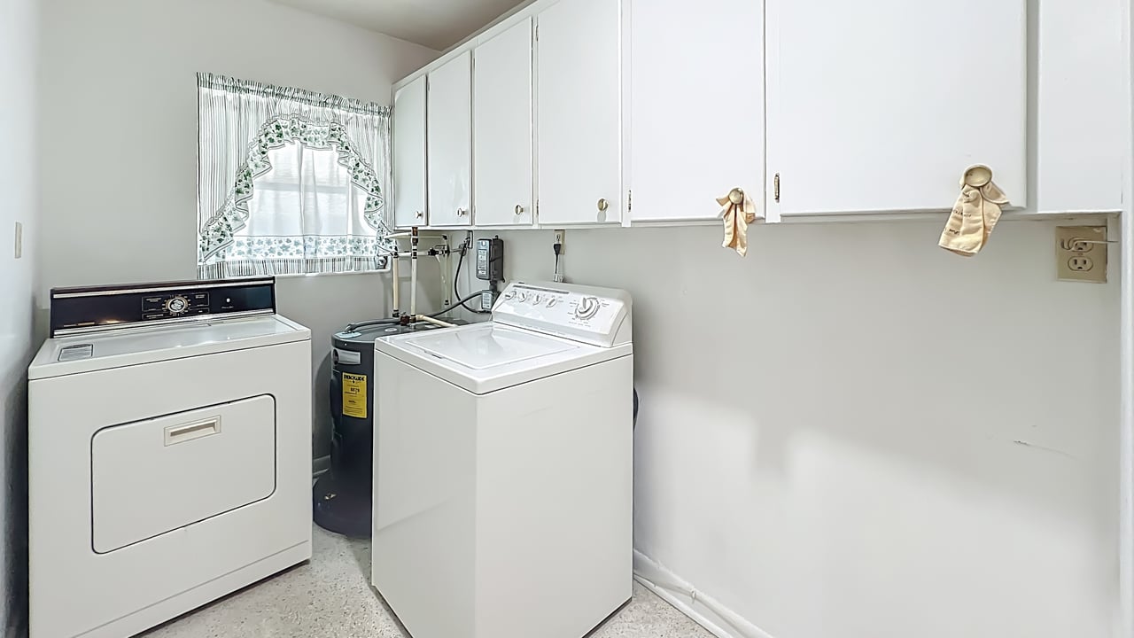 Mid-Century Modern 4-Bedroom in Dommerich Hills, Maitland