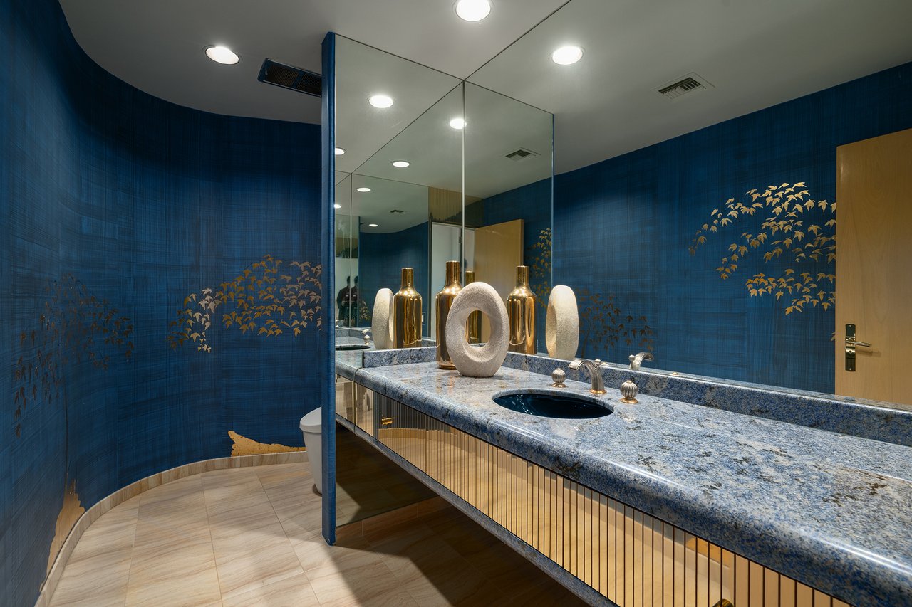 7224 N LAKESIDE Lane