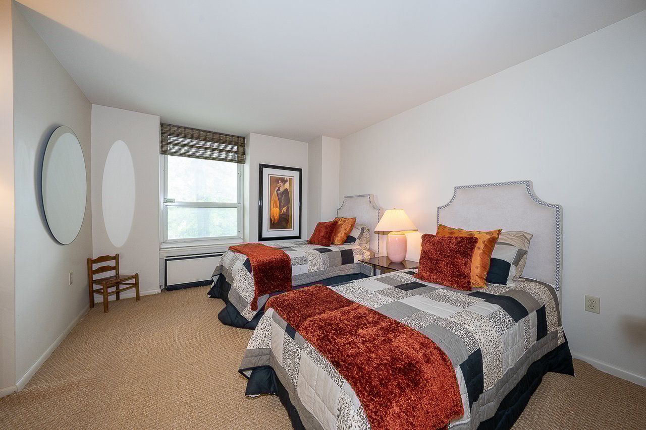 Price Improvement!!! Fab 3 bed 2.5 bath Main Line Condo