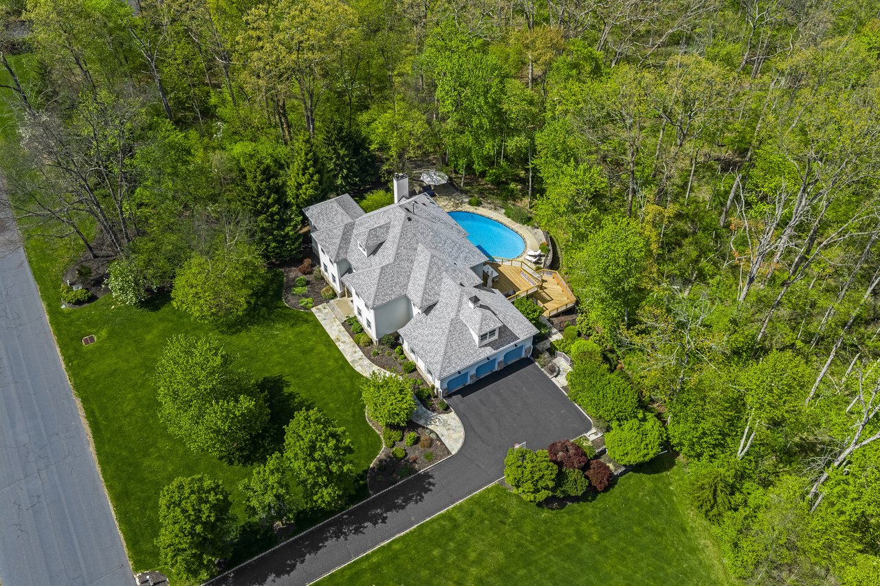 82 Woodman Ln