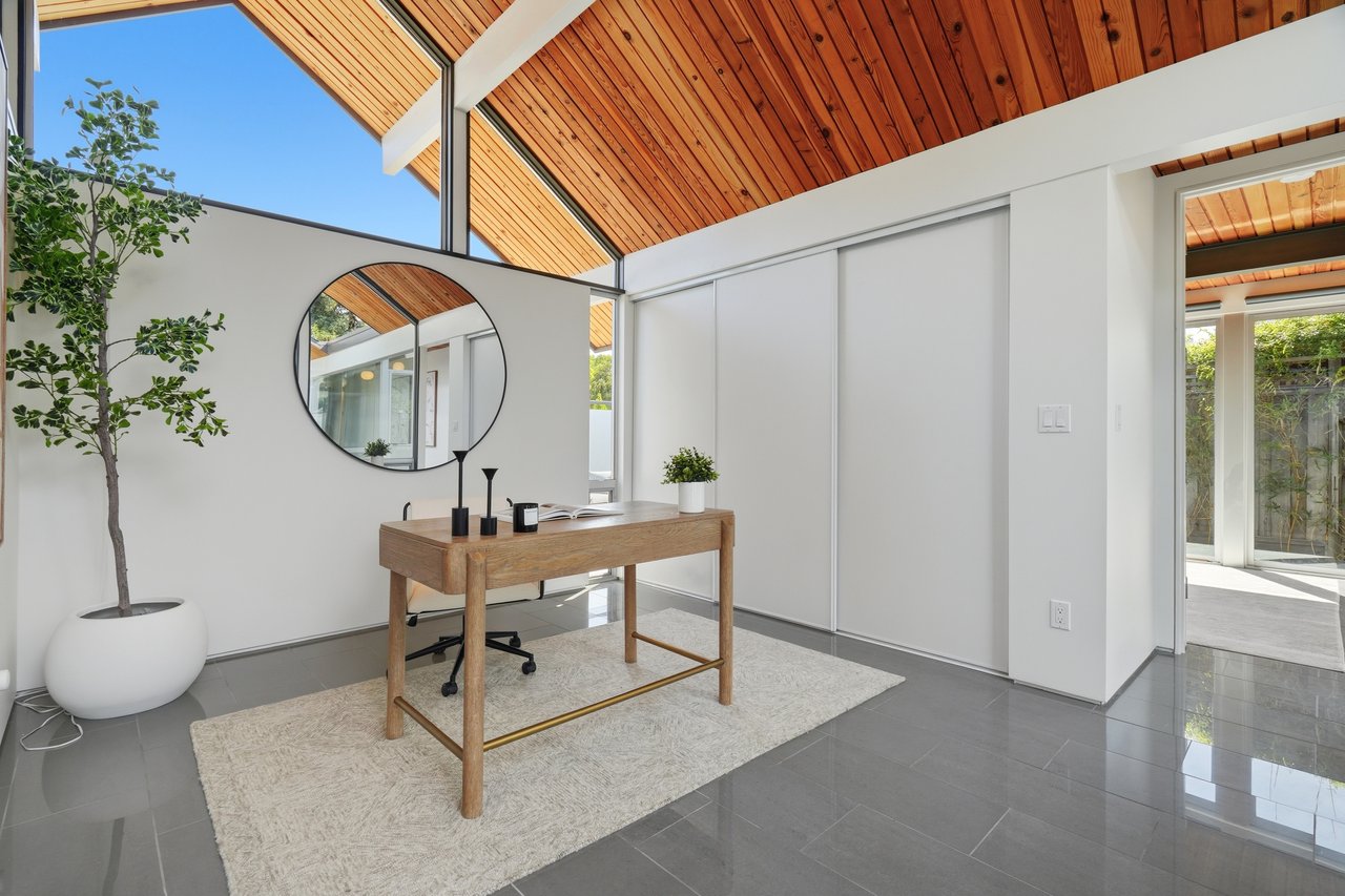 1109 Lorne WAY