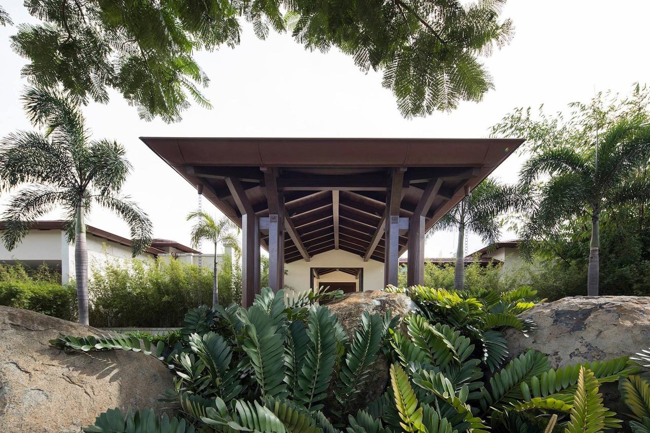 Tropical Single Story Estate, Santa Ana, San Jose