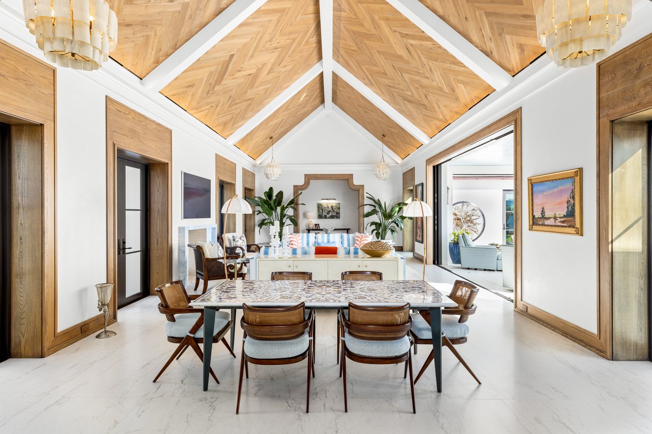 Dutch Colonial Direct Waterfront