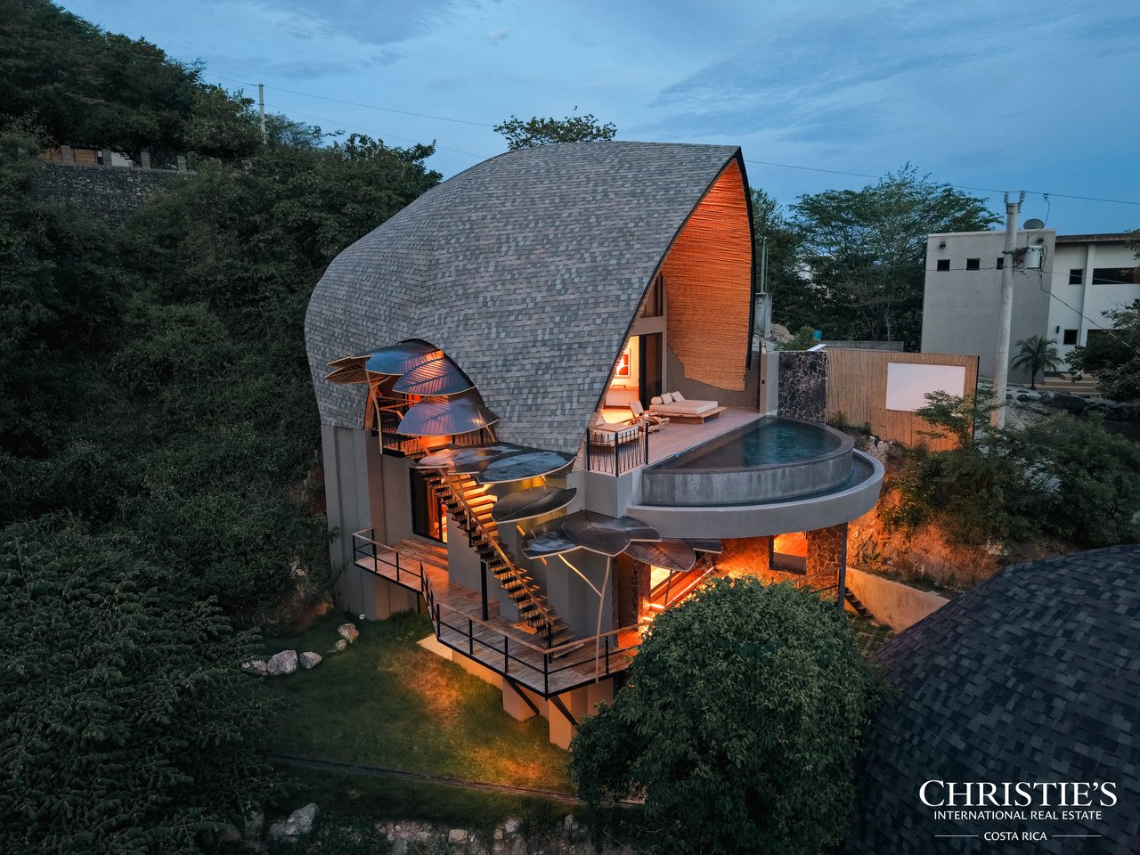 LE CLOS - An Exclusive Three-Residence Estate 