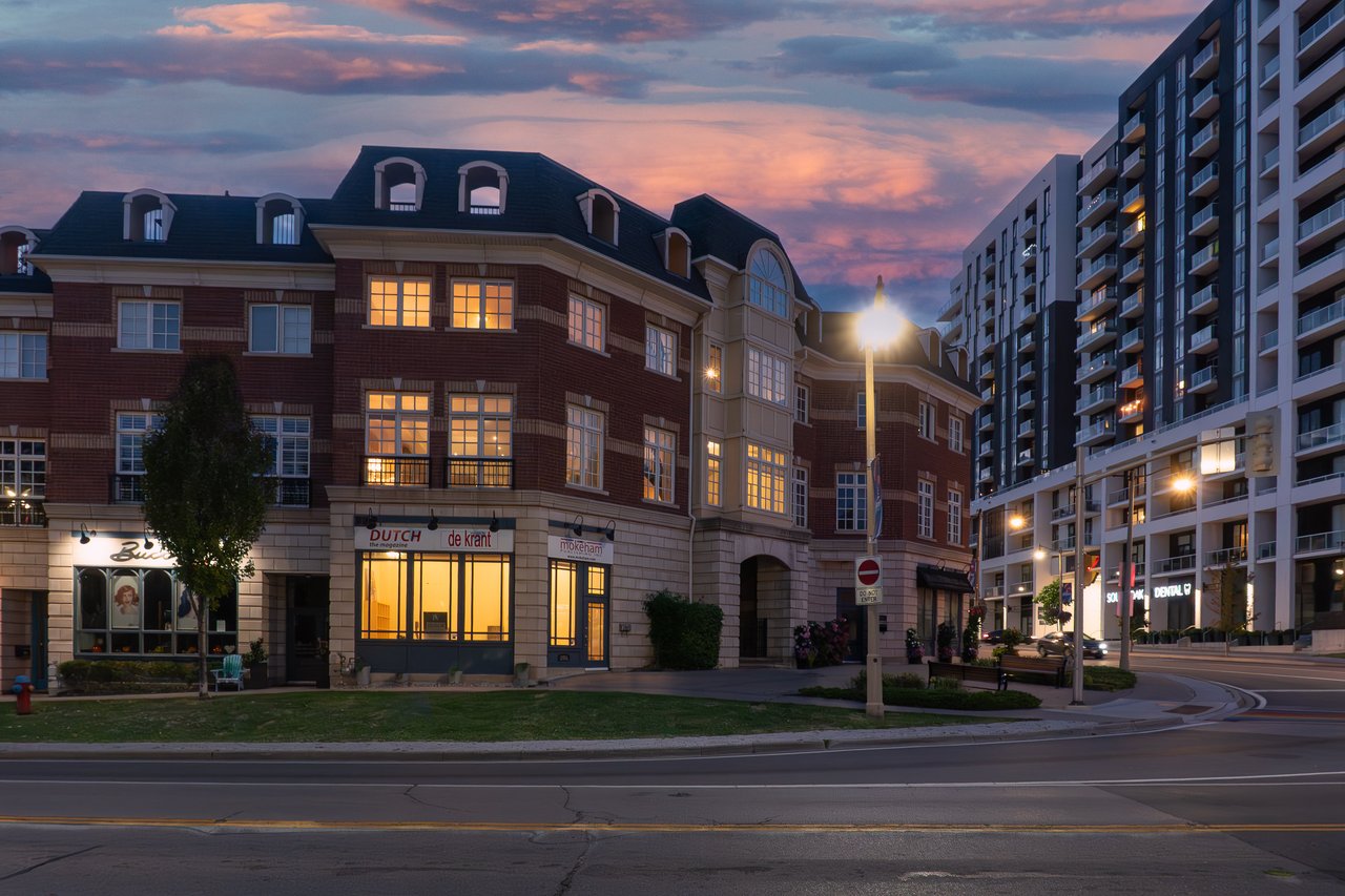 8-120 Bronte Road, Oakville 