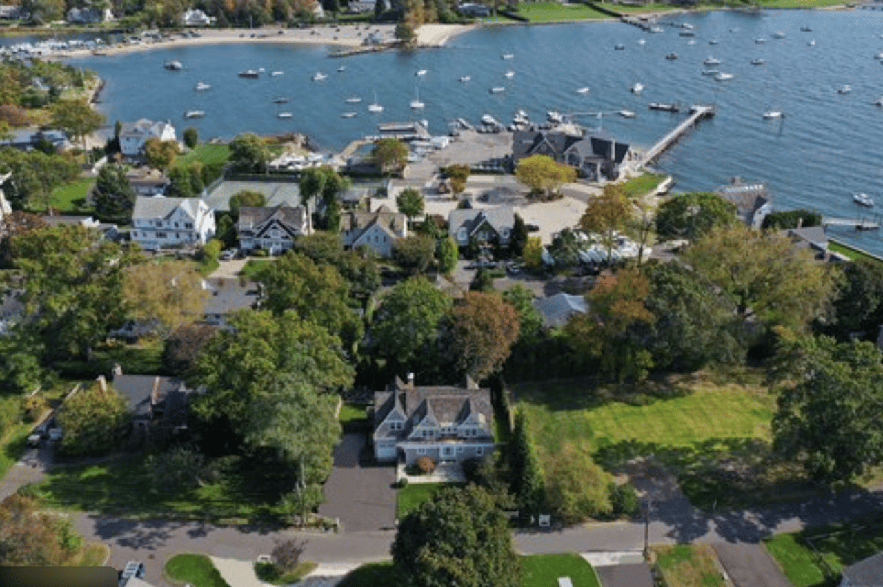 Luxury homes in Fairfield County, Connecticut showcasing the global reach, stability, and high-end marketing advantages of selling with Coldwell Banker in a consolidating real estate market. Contact Eric Radecki luxury real estate agent affiliated with Coldwell Banker Global Luxury. Call 475-245-4205