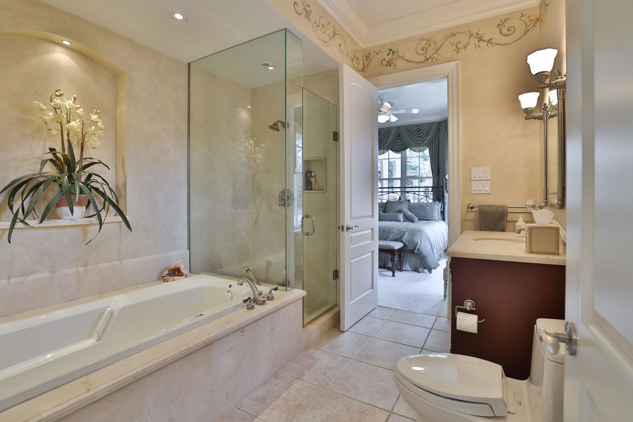 872 Whittier Cres