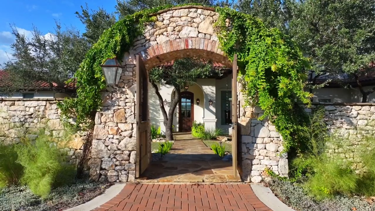 24209 Scenic Loop Rd