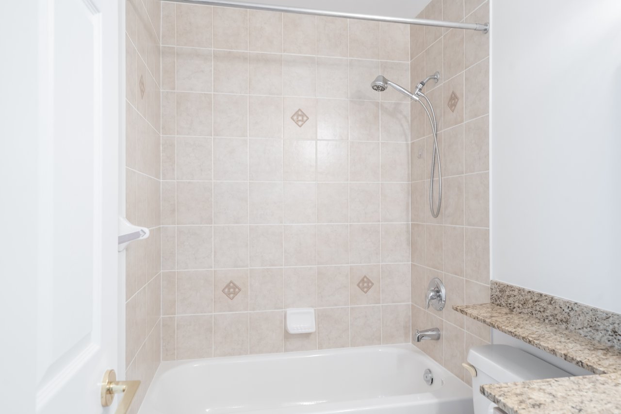 5508 Yonge St PH03