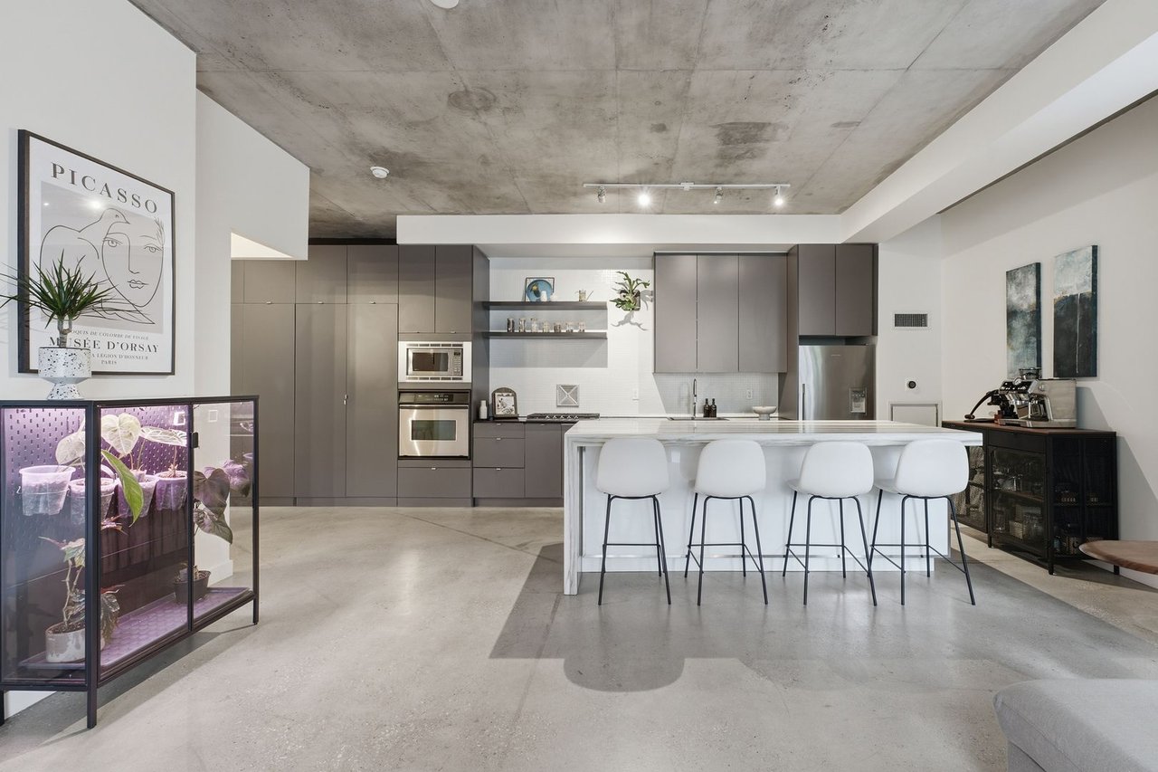 19 Brant St 204