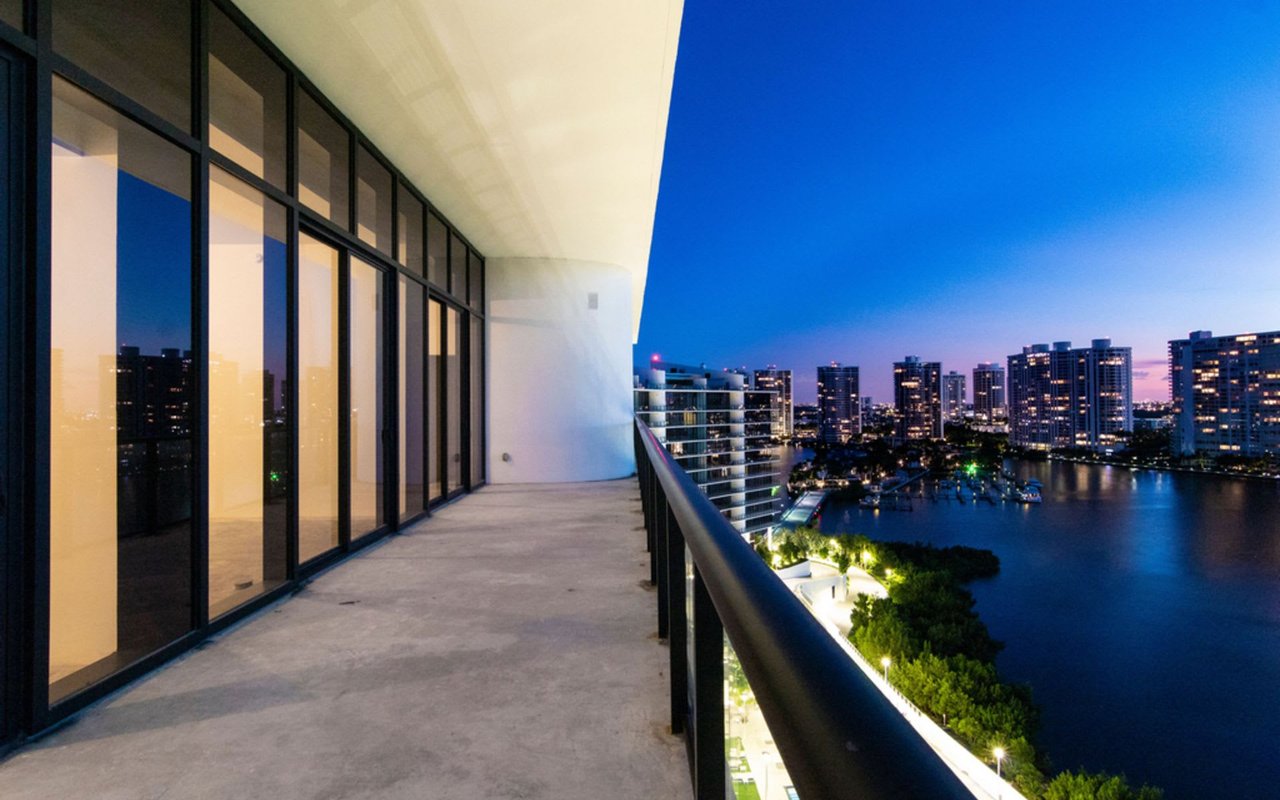 Make Your Dream Home In This Aventura Penthouse By Bento Queiroz