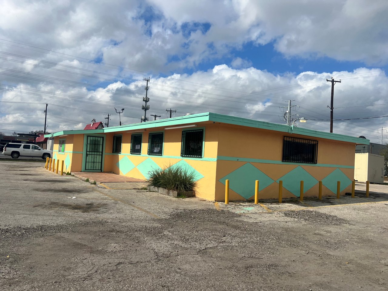 93 Shasta Ave -Owner-User/Investor (Rolando's Super Taco #2)