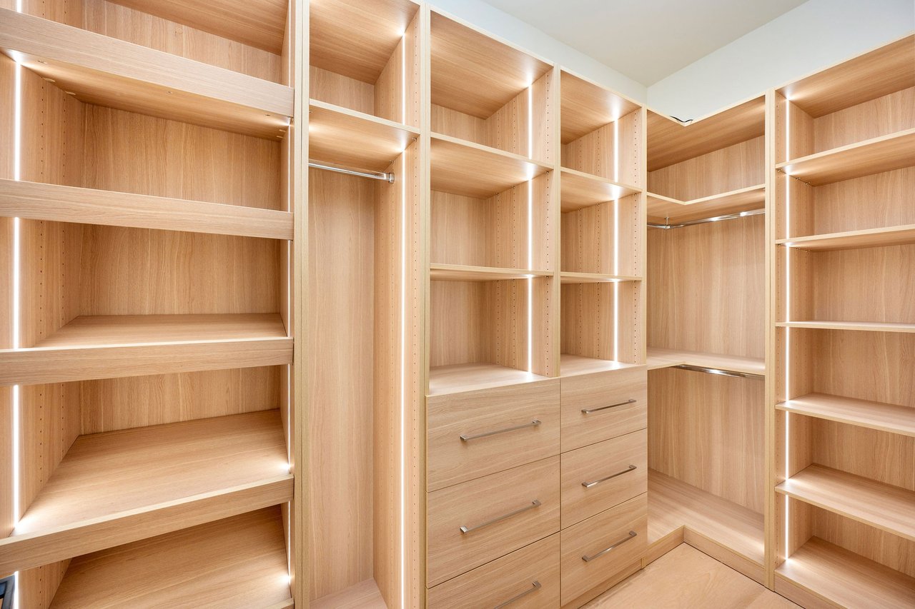 17510 Miranda St, Encino